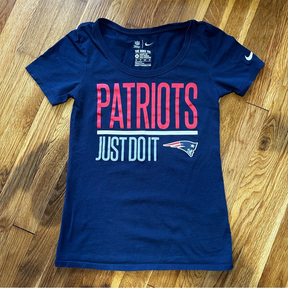 Nike Women's XS New England Patriots Just Do It Navy T Shirt NFL Cotton Athletic